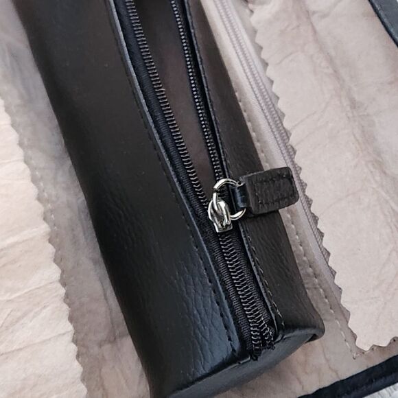 Black Minimalist Key and Card Holder - Picture 4 of 9